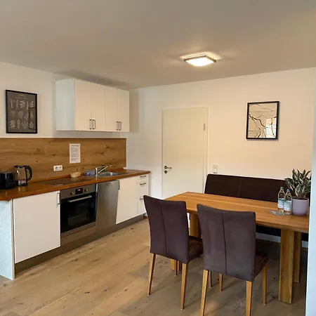 Zwischen Burghausen Und Salzburg Familie Apartmán *
